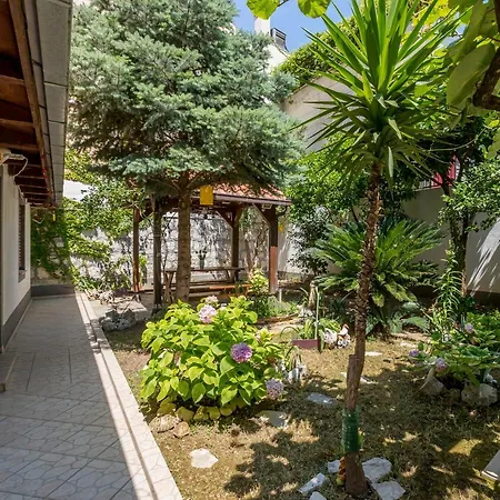 Apartment Paradise Garden *