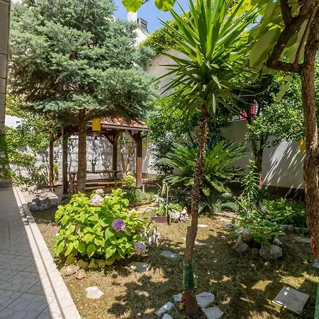 Apartment Paradise Garden *