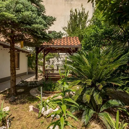 Paradise Garden Lejlighed